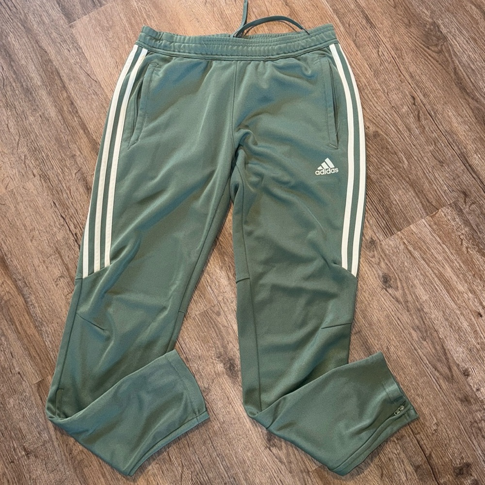 SAGE GREEN ADIDAS SOCCER PANTS (M)